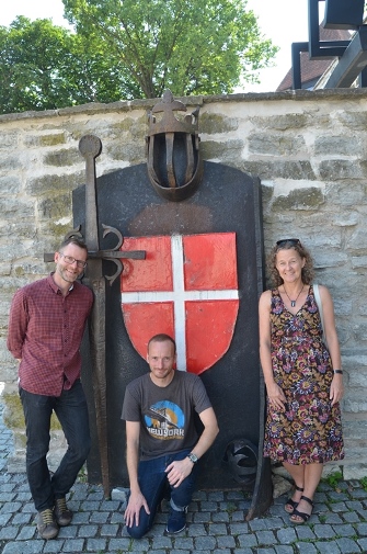 The Soldier and Society researchers (Mads, Thomas and Birgitte) in front of the Dannebrog monument in the Danish King’s Garden, Tallinn. Photo by Jens Seeberg ©