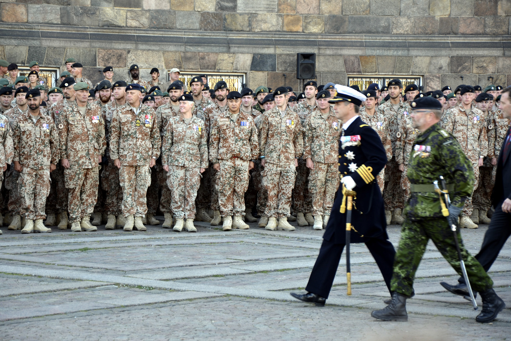 DANCON ISAF 13 is inspected by His Royal Highness Crown Prince Frederik accompanied by the chief of the Royal Guard, Commandant of Copenhagen, colonel, Chamberlain Lasse Harkjær, Christiansborg Slotsplads. Photo by Thomas Randrup Pedersen